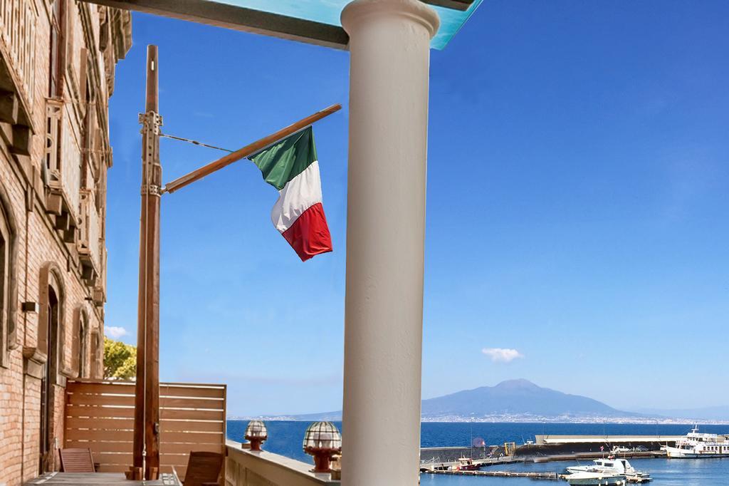 Yacht Club Capo Cervo Suites B&B ソレント エクステリア 写真