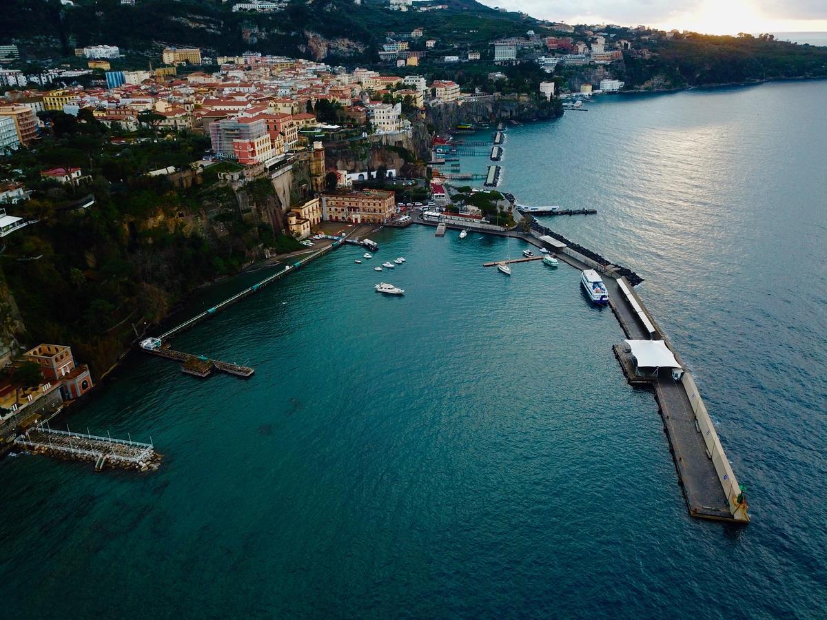 Yacht Club Capo Cervo Suites B&B ソレント エクステリア 写真