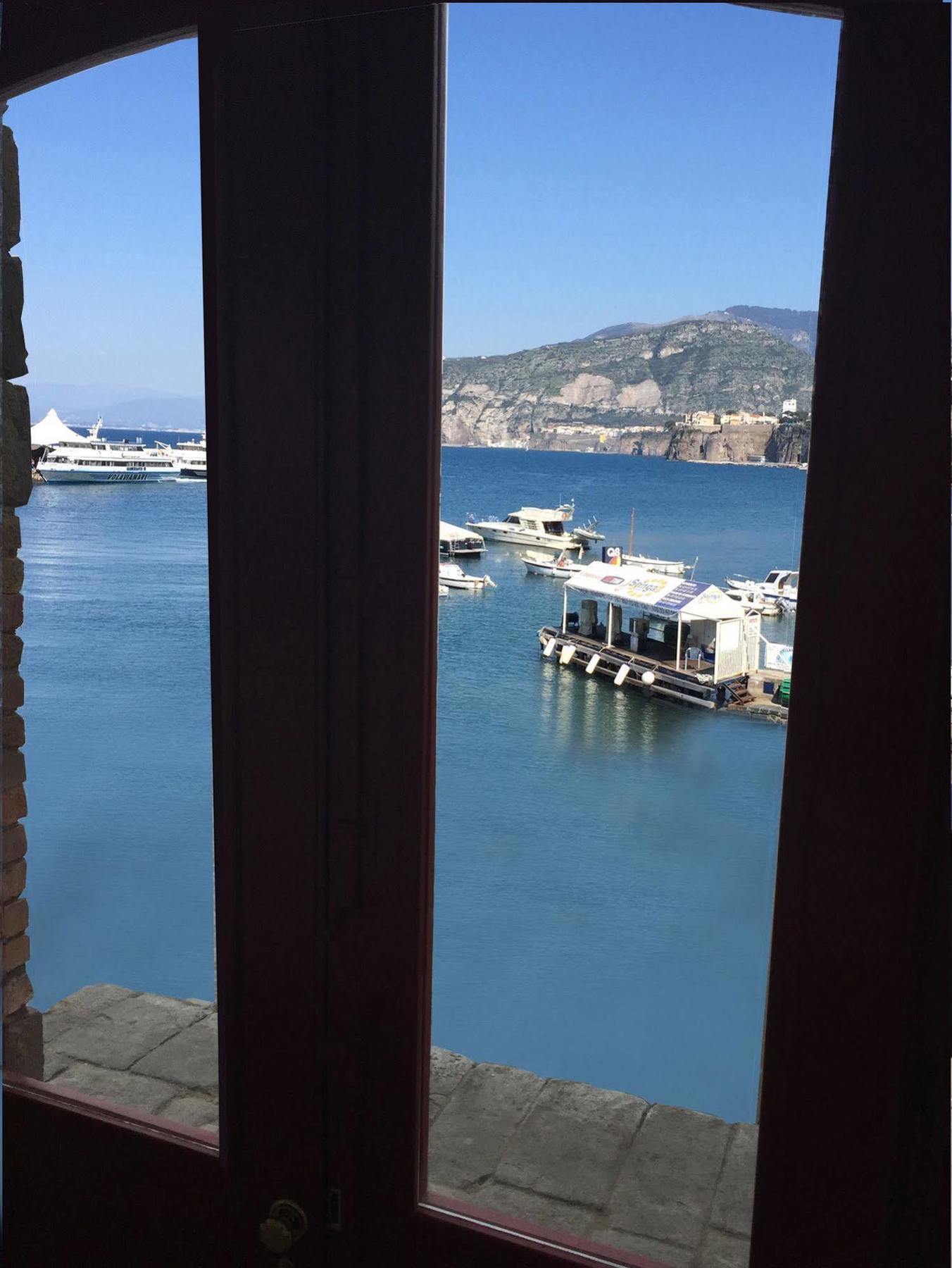 Yacht Club Capo Cervo Suites B&B ソレント エクステリア 写真