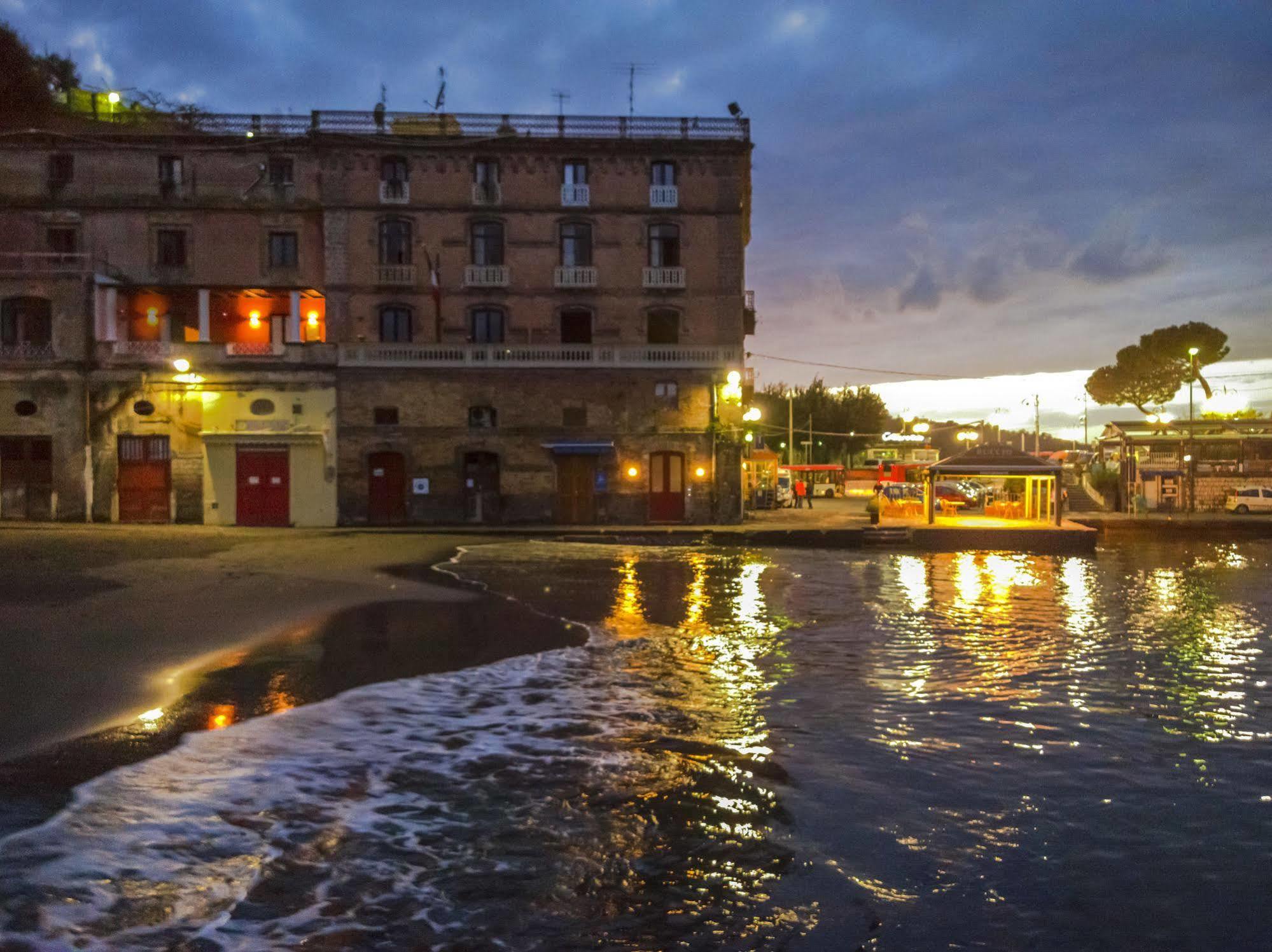 Yacht Club Capo Cervo Suites B&B ソレント エクステリア 写真