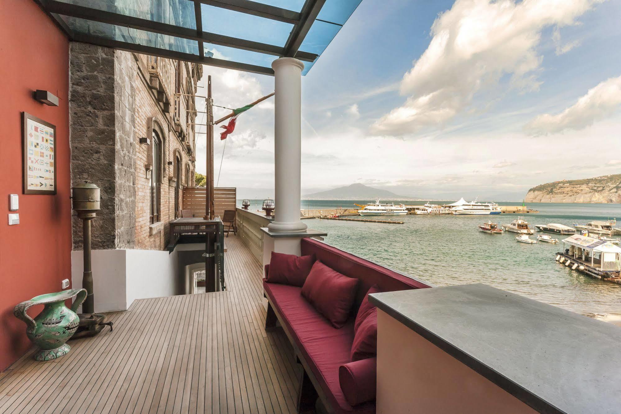 Yacht Club Capo Cervo Suites B&B ソレント エクステリア 写真
