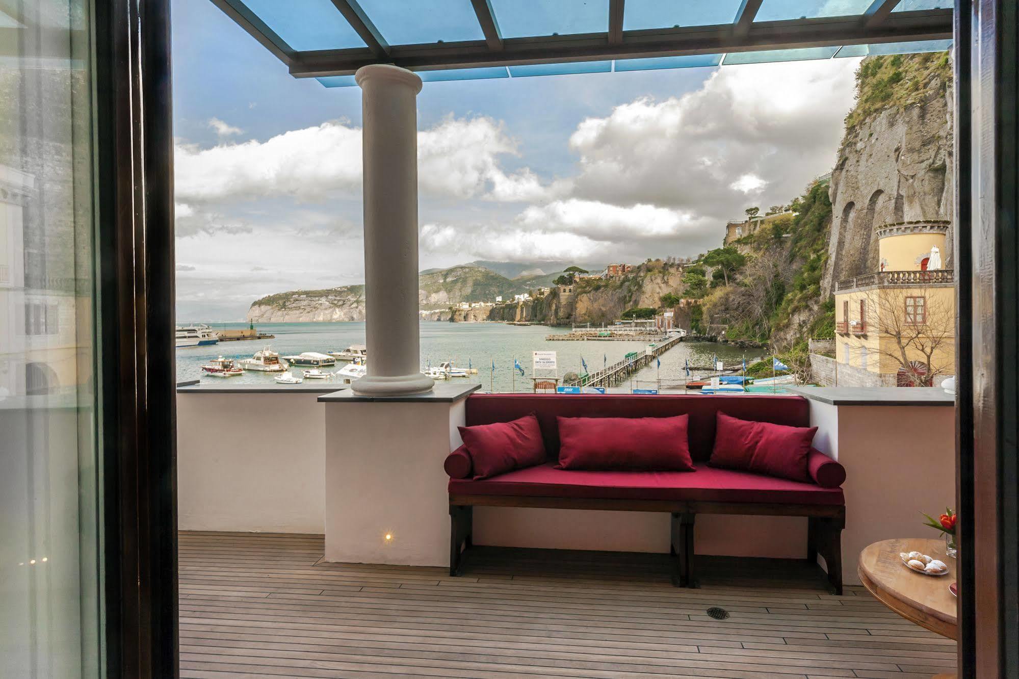 Yacht Club Capo Cervo Suites B&B ソレント エクステリア 写真