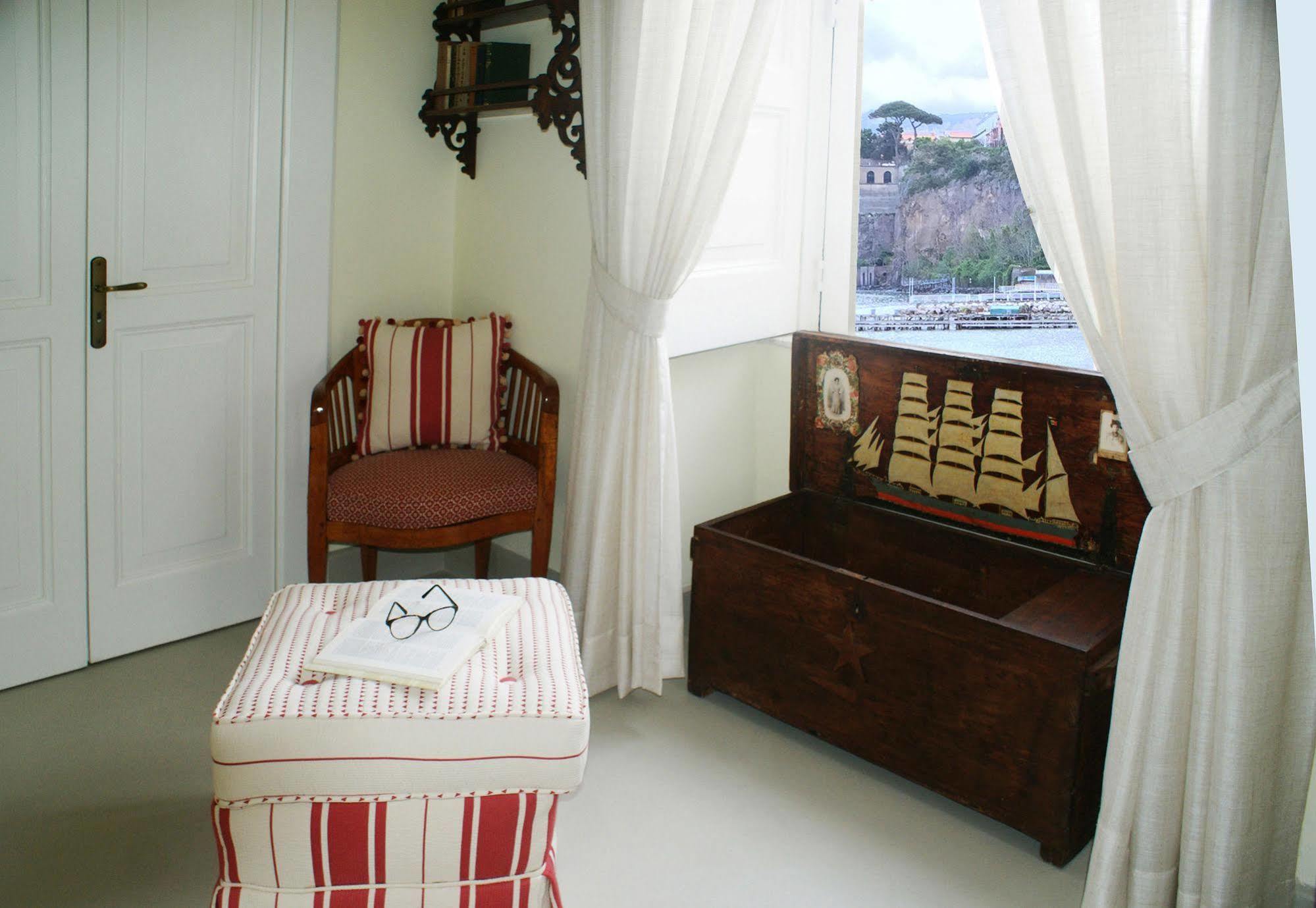 Yacht Club Capo Cervo Suites B&B ソレント エクステリア 写真