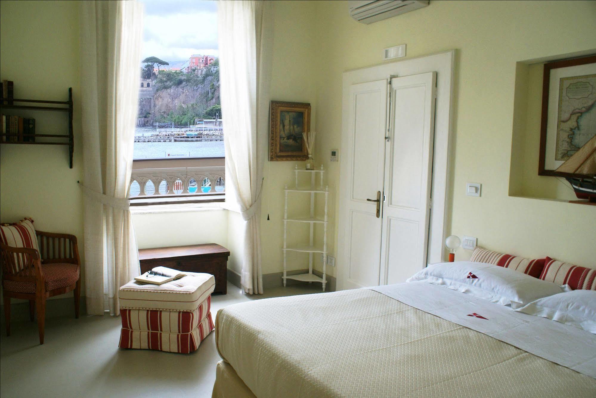 Yacht Club Capo Cervo Suites B&B ソレント エクステリア 写真