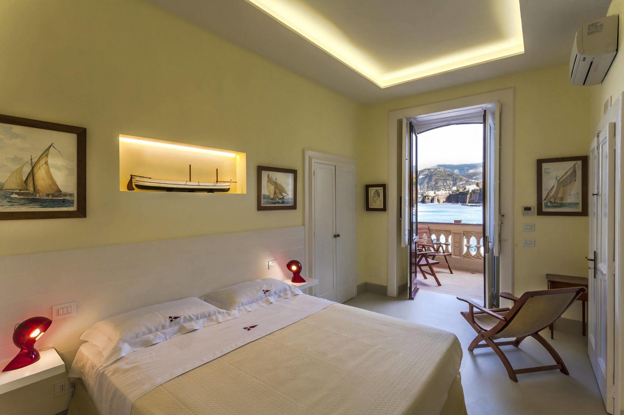 Yacht Club Capo Cervo Suites B&B ソレント エクステリア 写真
