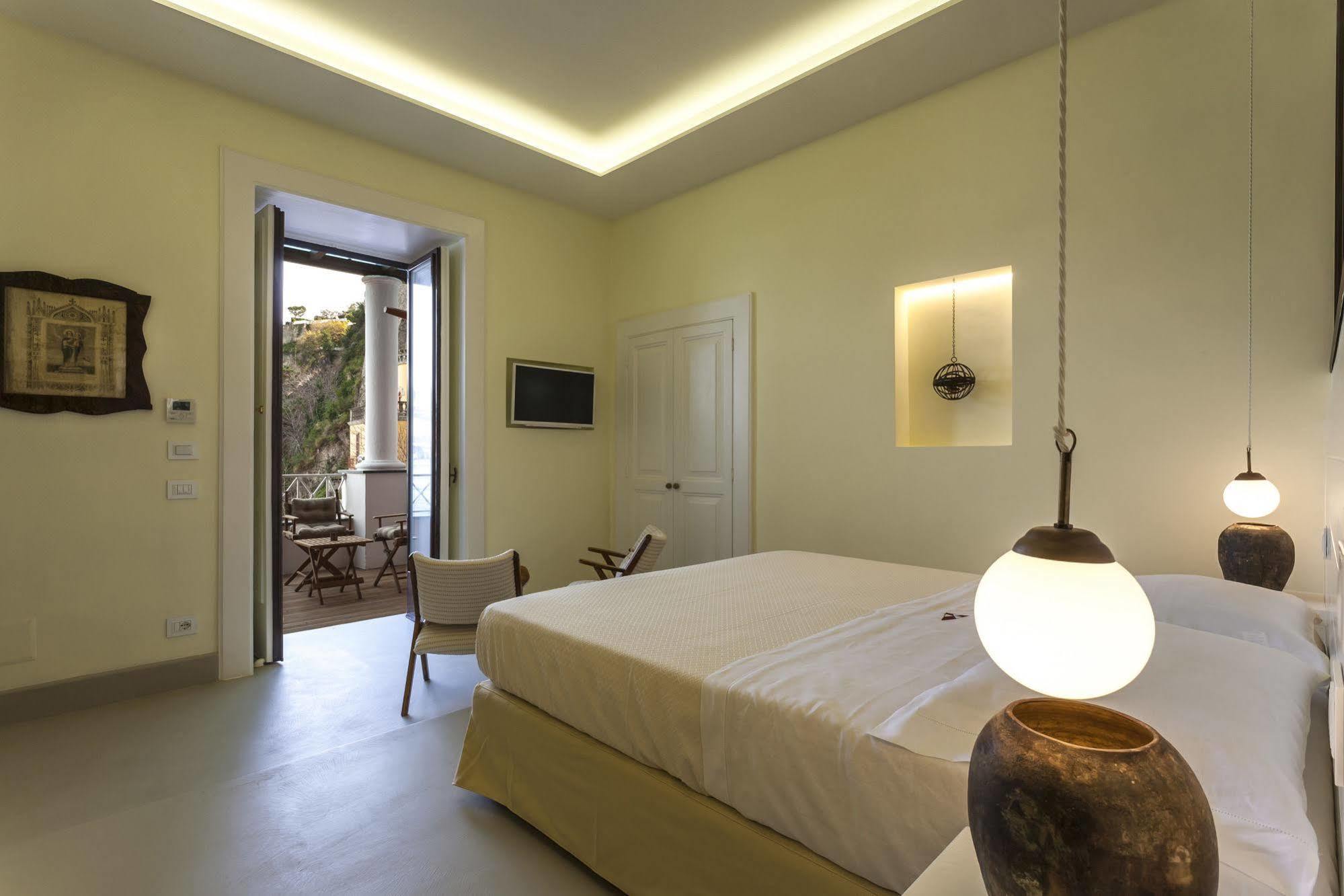 Yacht Club Capo Cervo Suites B&B ソレント エクステリア 写真