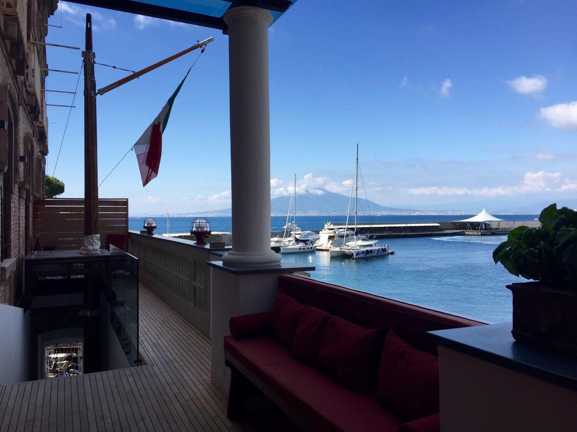 Yacht Club Capo Cervo Suites B&B ソレント エクステリア 写真