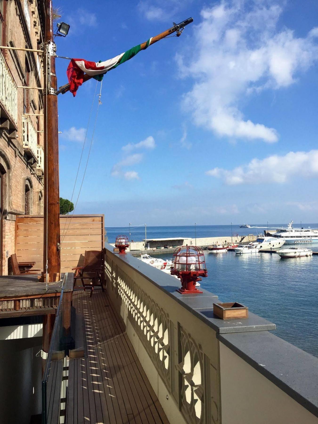 Yacht Club Capo Cervo Suites B&B ソレント エクステリア 写真
