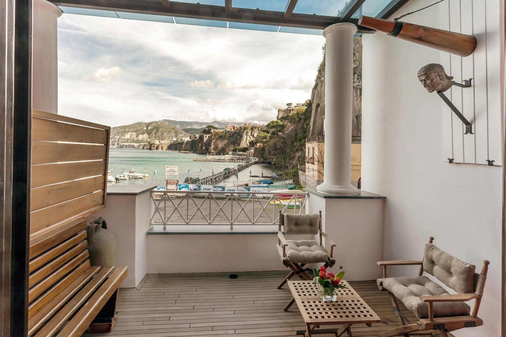 Yacht Club Capo Cervo Suites B&B ソレント エクステリア 写真
